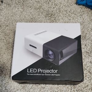LED Projector - Black and White